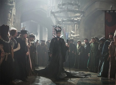 Hé lộ cảnh phim mới của mẹ con Angelina Jolie - 11 VN