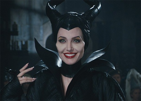 Hé lộ cảnh phim mới của mẹ con Angelina Jolie - 12 VN