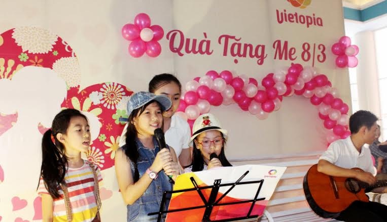 Vietopia cùng trẻ tri ân những người Mẹ - 2 Bé hát tặng Mẹ nhân ngày 8/3