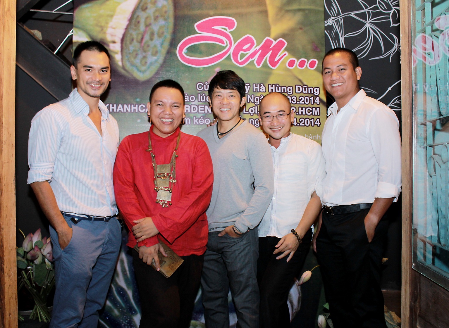 Diễn viên Đức Hải đến chúc mừng họa sỹ