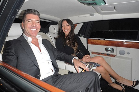 Simon Cowell âu yếm hôn bạn gái - 2 VN