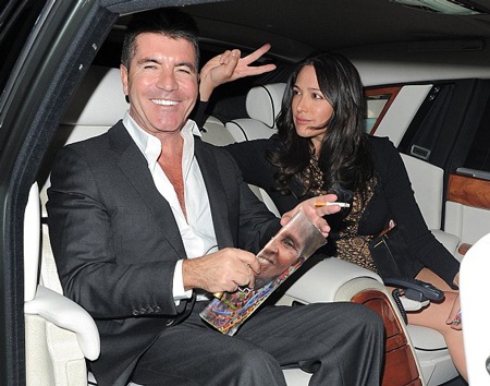 Simon Cowell âu yếm hôn bạn gái - 4 VN