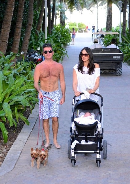 Simon Cowell âu yếm hôn bạn gái - 7 VN