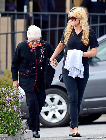 "Ngôi sao tâm thần" Amanda Bynes trông đã khỏe hơn - 1 VN
