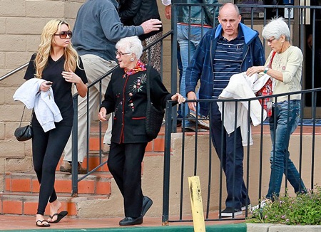"Ngôi sao tâm thần" Amanda Bynes trông đã khỏe hơn - 3 VN