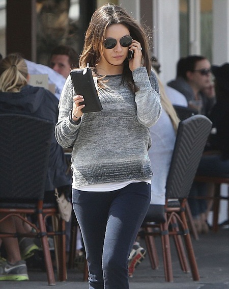 Bạn bè khẳng định Mila Kunis mang bầu - 8 VN