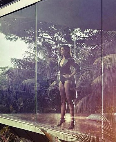 Cindy Crawford trẻ ngỡ ngàng ở tuổi 48 - 4 VN