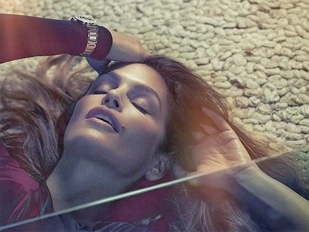 Cindy Crawford trẻ ngỡ ngàng ở tuổi 48 - 6 VN