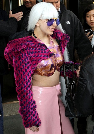 Lady Gaga kỳ dị ra phố - 4 VN