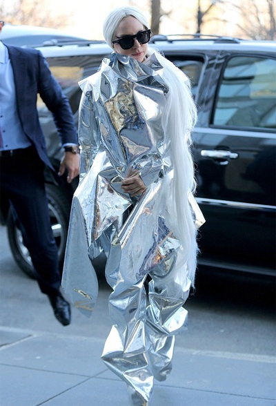 Lady Gaga kỳ dị ra phố - 6 VN