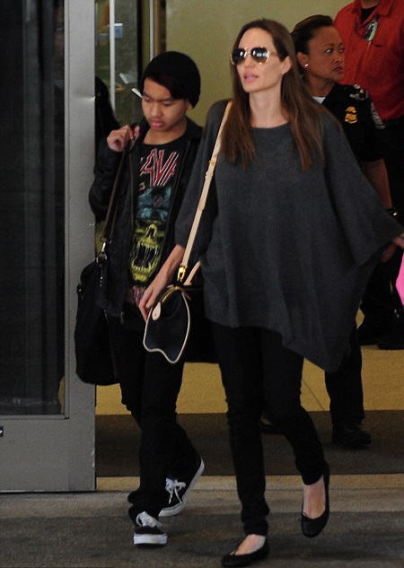 Angelina Jolie xuất hiện sành điệu bên các con - 6 VN