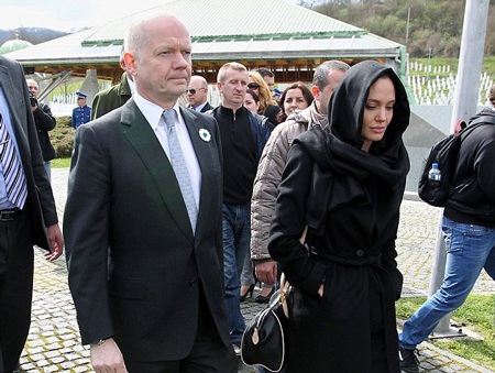 Angelina Jolie xuất hiện sành điệu bên các con - 7 VN