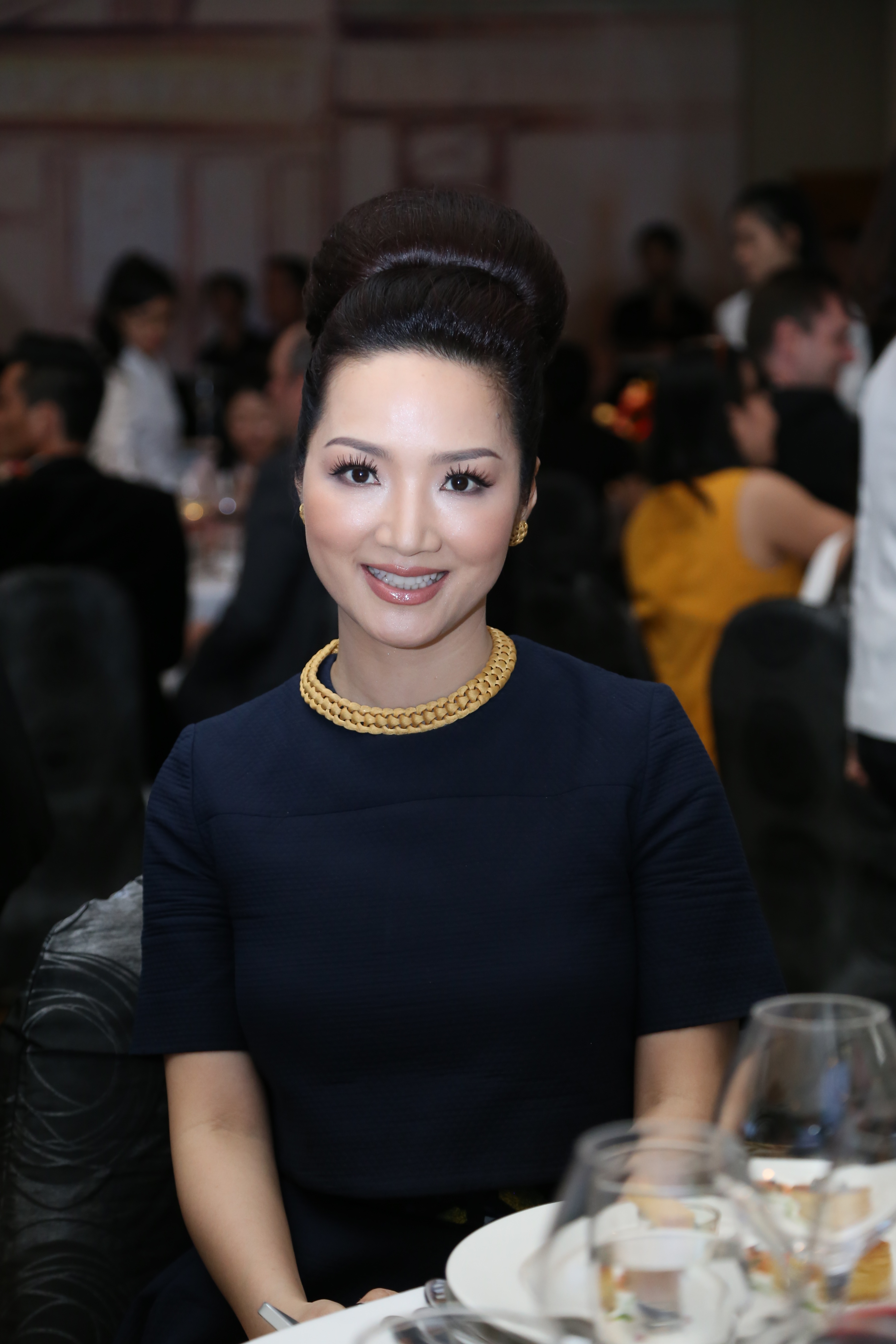 Giáng My quyến rũ dự tiệc