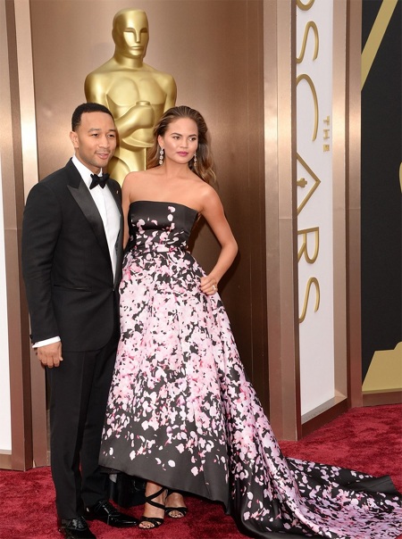 Vợ chồng siêu mẫu Chrissy Teigen & ca sỹ John Legend trên thảm đỏ