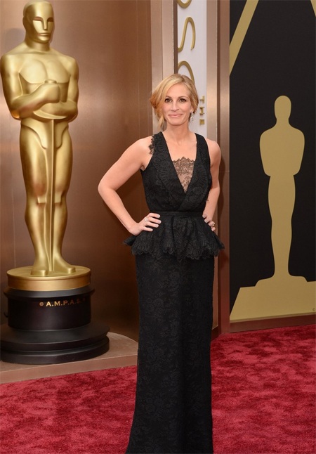 Ngời đàn bà đẹp Julia Robert diện váy Givenchy và đeo nữ trang Bulgari dự sự kiện