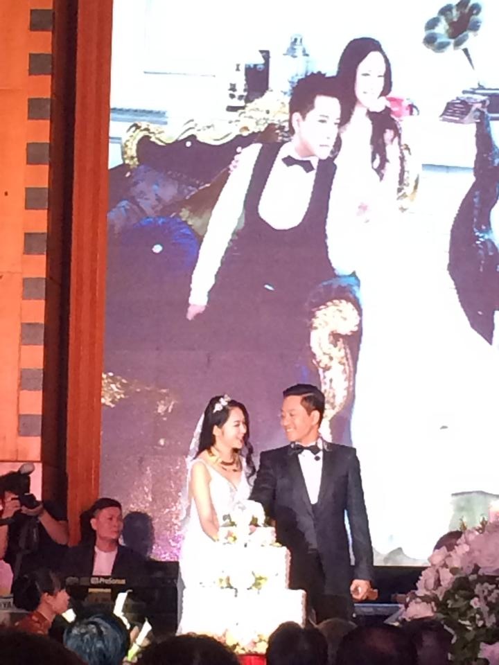 Tuấn Hưng hạnh phúc trong ngày cưới