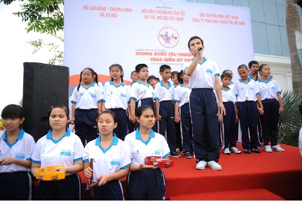 HH Ngô Phương Lan đồng hành cùng người khuyết tật Việt Nam - 6 Tiết mục văn nghệ của các em trường khiếm thị Nguyễn Đình Chiểu