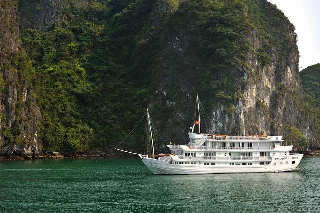 Tàu được trải thảm sang trọng