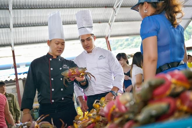 Tàu được trải thảm sang trọng