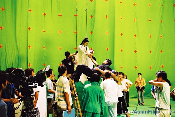 Kim Hee Sun bị ngã khi diễn cảnh bay lượn khiến cả đoàn làm phim lo lắng