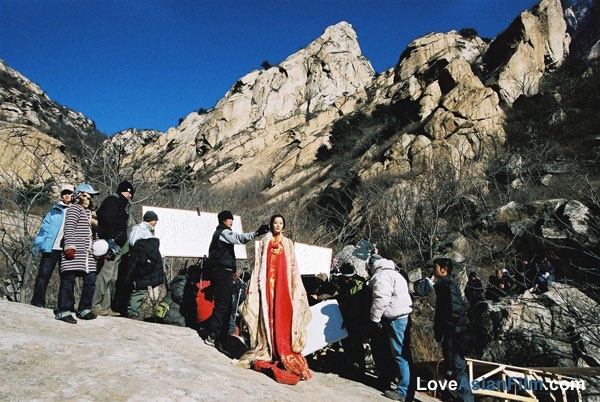 Kim Hee Sun chuẩn bị quay cảnh múa rất đẹp