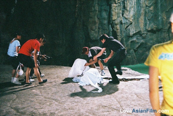 Kim Hee Sun bị ngã khi diễn cảnh bay lượn khiến cả đoàn làm phim lo lắng