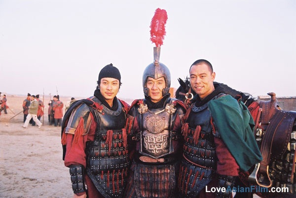 Thành Long và các bạn diễn chụp ảnh lưu niệm