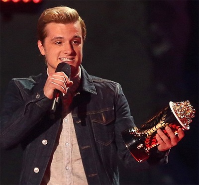 Trang phục mát mẻ quá đà của Rihanna tại MTV Movie Awards - 41 Bộ phim của năm: