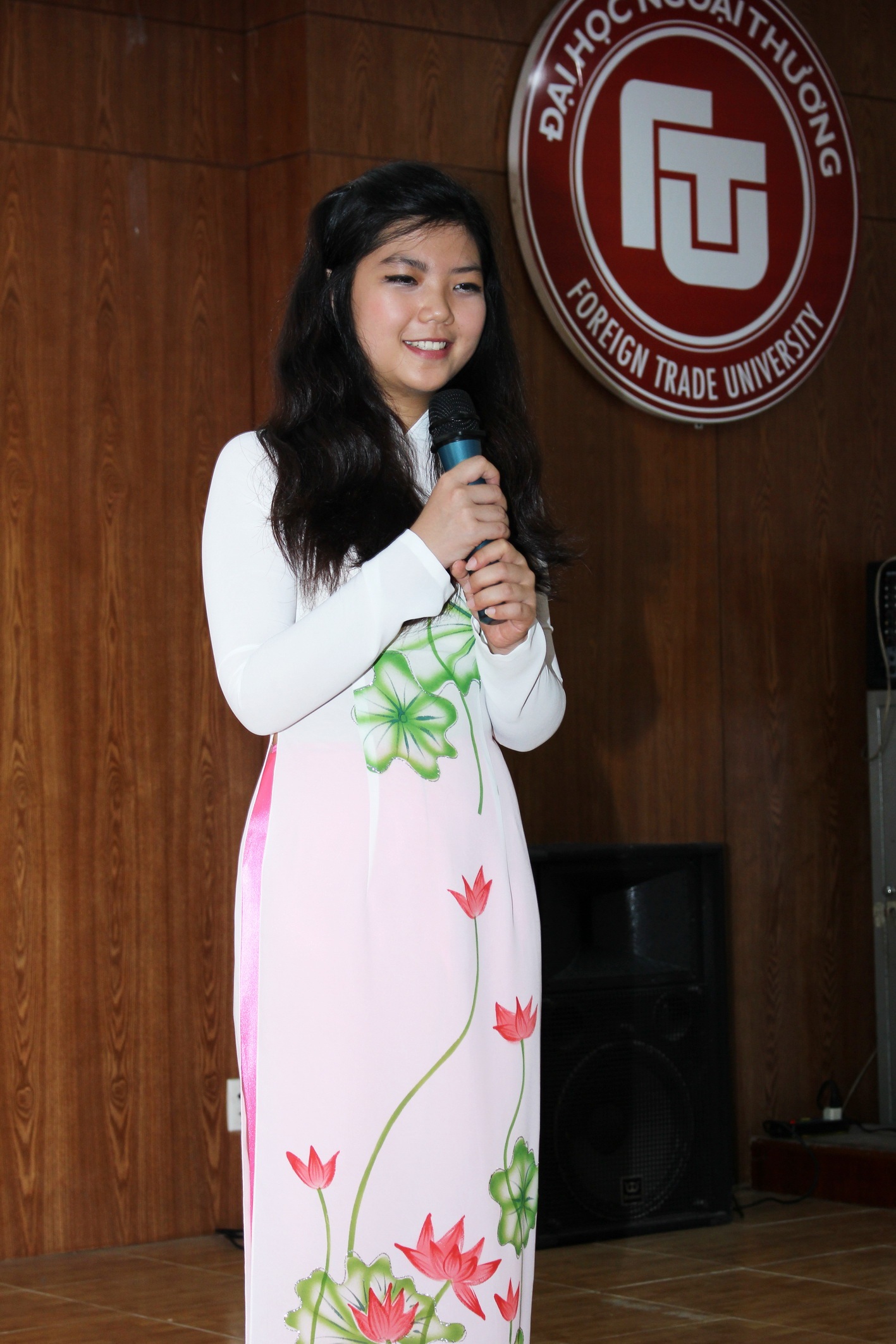 Sơ khảo cuộc thi duyên dáng ngoại thương