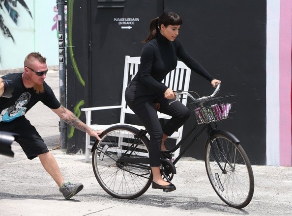Cô Kim hóa trang thành Audrey Hepburn - 5 VN