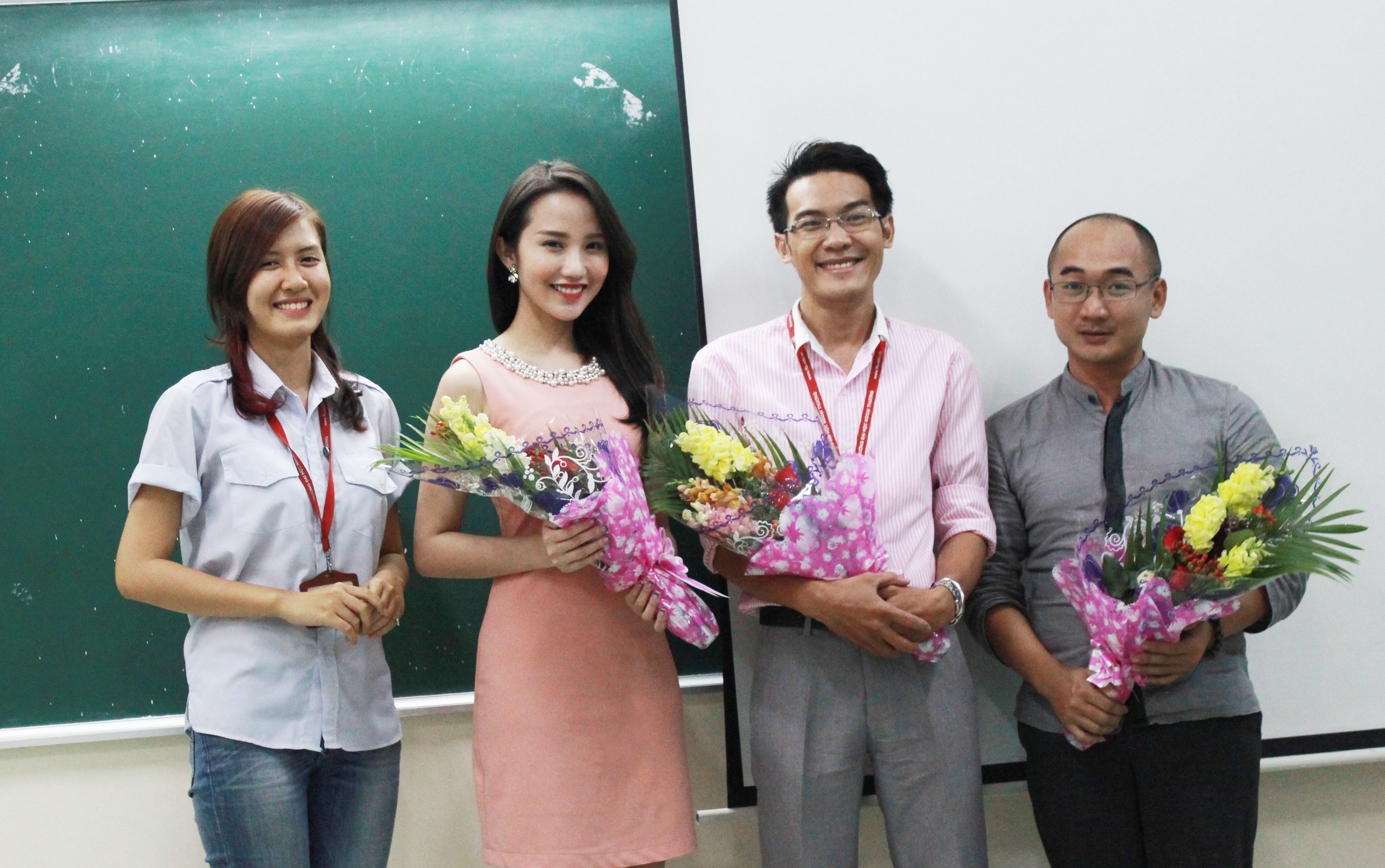 Sơ khảo cuộc thi duyên dáng ngoại thương - 5 Minh Tâm (trưởng BTC FTUCharm 2014)- GK Xuân Thảo - Giảng viên Tuấn Dương - giám khảo Vô thường