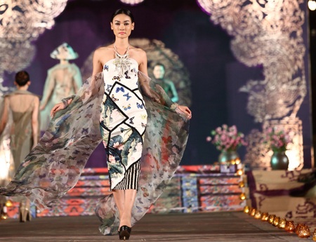 Dàn mẫu Việt đẹp tuyệt trong "Đêm Phương Đông" - 7 Tin: