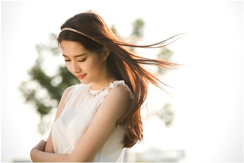 5 công dụng vui với mái tóc dài óng ả - 1 Chống nắng hữu hiệu với tóc dài