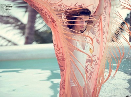 Barbara Palvin: Quyến rũ lạ kỳ - 3 VN
