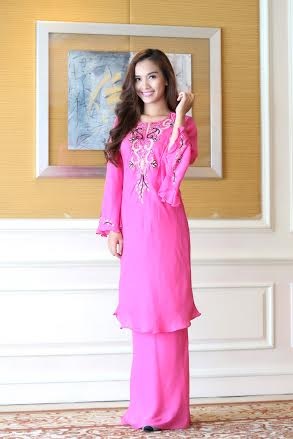 Ái Phương rạng rỡ với áo dài - 2 Ái Phương rạng rỡ với áo dài