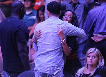 Rihanna “thoáng mát” đi xem bóng rổ - 12 VN