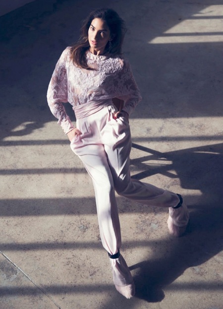 Siêu mẫu Mỹ hút mọi ánh nhìn - 2 VN