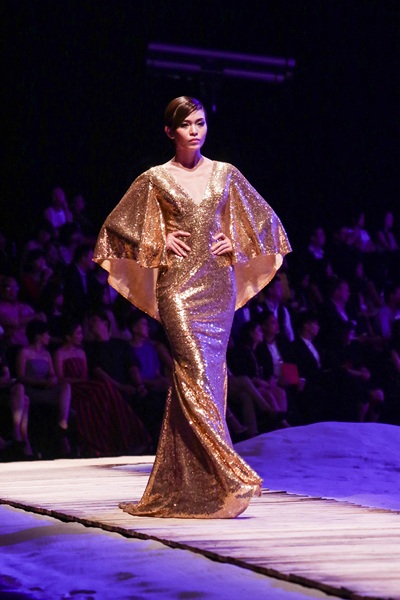 Quán quân Vietnam's Next Top Model “tái xuất” sau tai nạn nghiêm trọng - 1 Mâu Thủy trình diễn trong show thời trang của Đỗ Mạnh Cường ngày 20/4 vừa qua