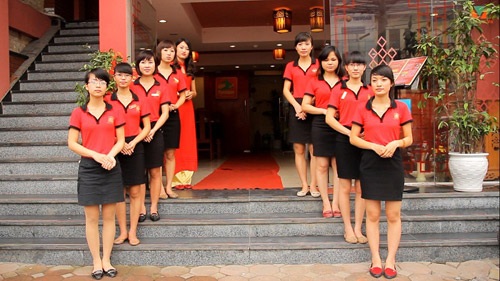 Lẩu nấm Fansipan - Món ngon bổ dưỡng cho ngày hè - 5 Đội ngũ nhân viên được bình chọn có phong cách phục vụ độc đáo
