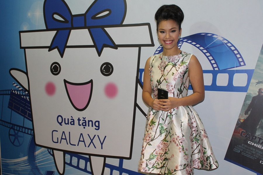 Phương Vy xem phim bom tấn Captain America 2 cùng 1000 fan