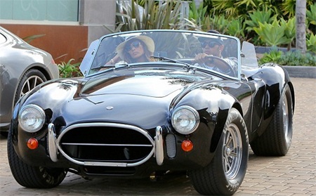 Nicole Scherzinger cùng bạn trai đi dạo bằng siêu xe - 3 VN