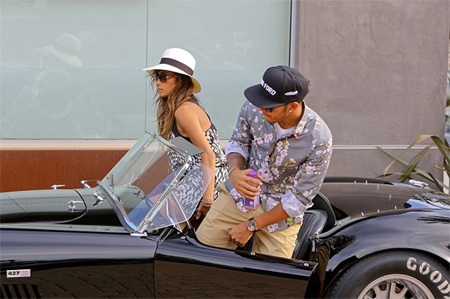 Nicole Scherzinger cùng bạn trai đi dạo bằng siêu xe - 2 VN