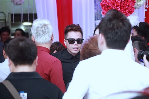 Ca sỹ Trịnh Thăng Bình dự đám cưới đàn anh