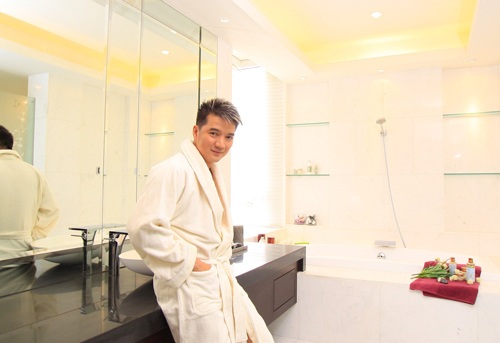 Đàm Vĩnh Hưng đầu tư căn hộ cao cấp giáp Q.1 - 4 2 căn hộ Đàm Vĩnh Hưng chọn nằm ở dự án Galaxy 9, quận 4, TP HCM với mức đầu tư khoảng 1,5 tỷ đồng.