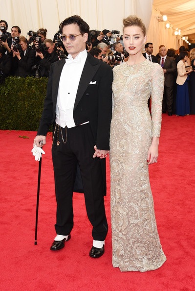 Nam diễn viên phim Cướp biển vùng Caribe Johnny Depp sánh cùng bạn gái Amber Heard