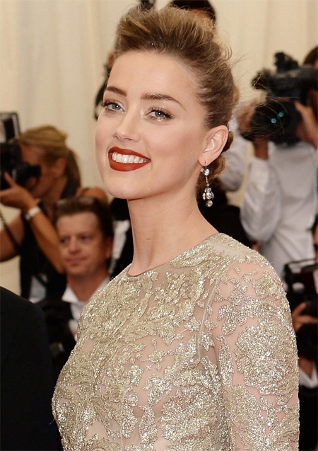 Cận cảnh gương mặt hoàn hảo của nữ diễn viên lưỡng tính