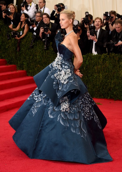 Karolina Kurkova trẻ đẹp ở tuổi 30