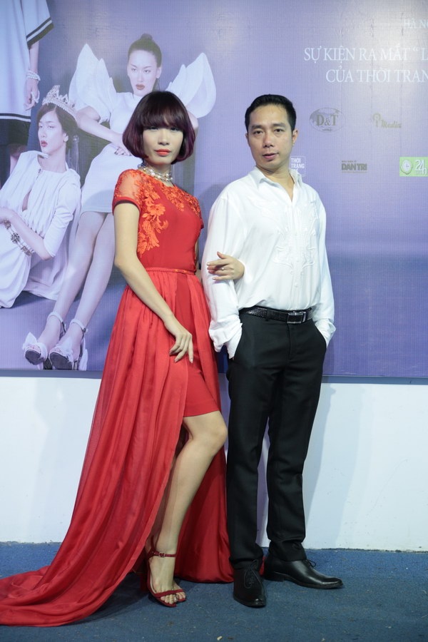 NTK Đỗ Trịnh Hoài Nam bên người mẫu mặc thiết kế của anh