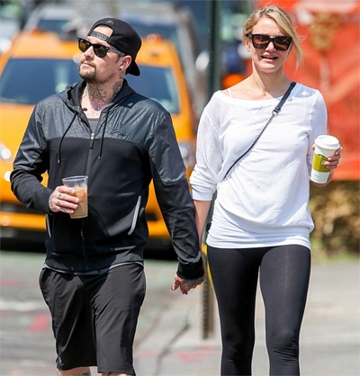 Cameron Diaz hẹn hò với Rocker kém 7 tuổi - 1 VN