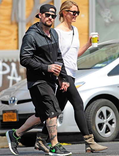 Cameron Diaz hẹn hò với Rocker kém 7 tuổi - 2 VN